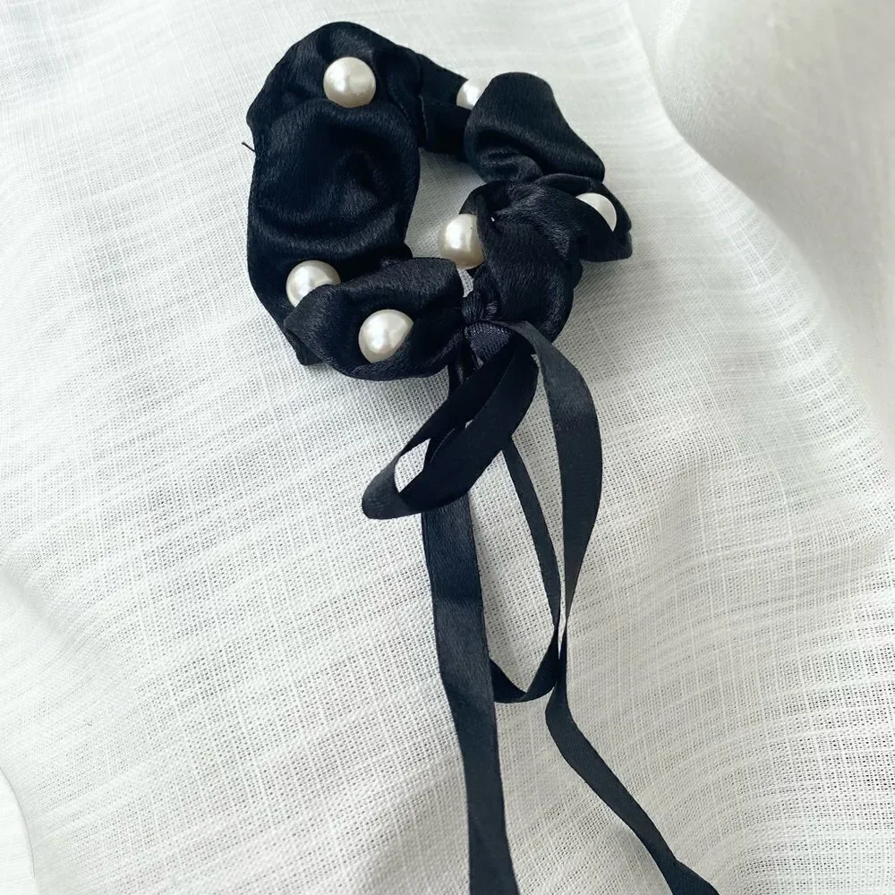 Pearl hair Scrunchie